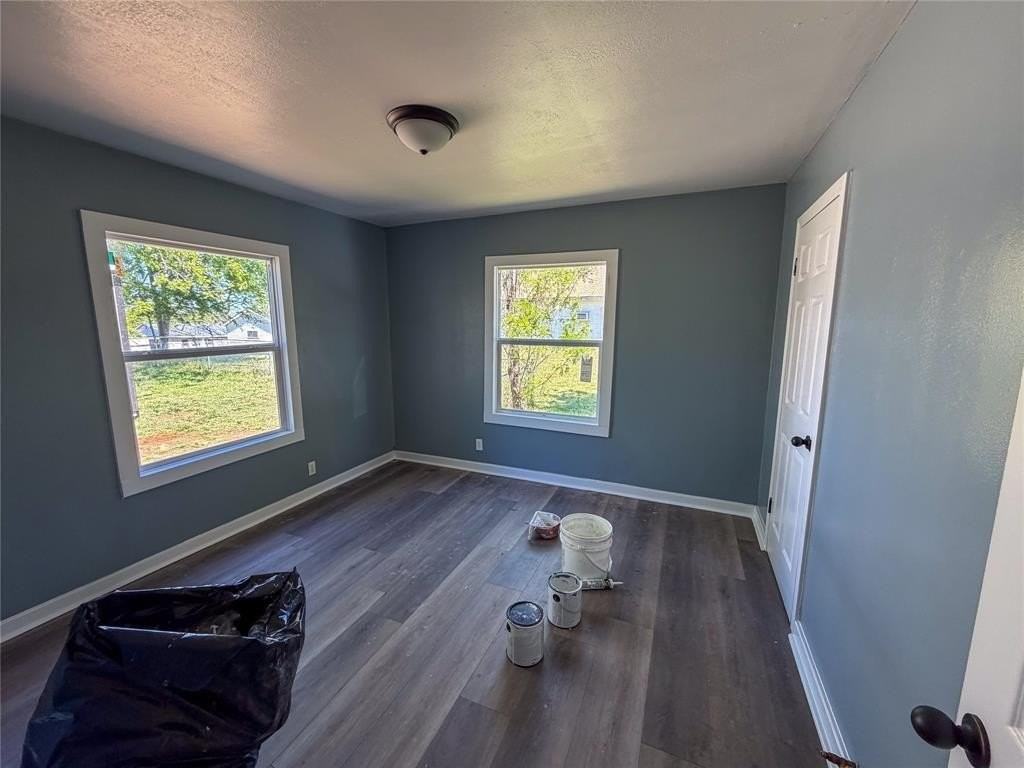 627 E Woodard St - Photo 3 of 8