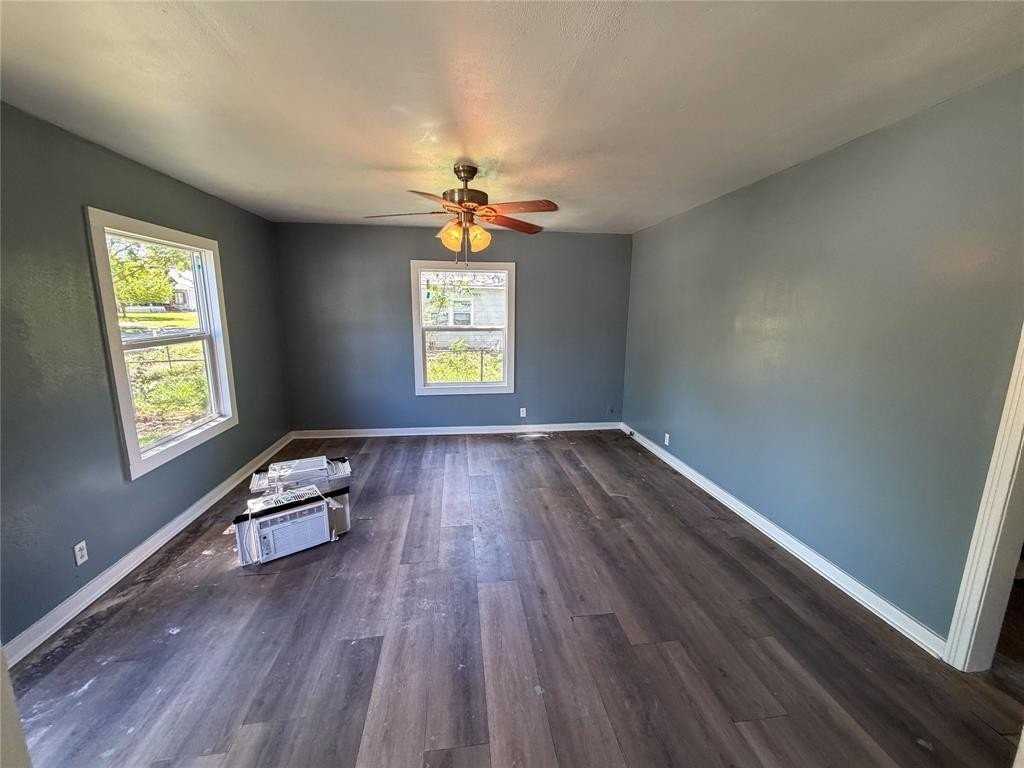 627 E Woodard St - Photo 6 of 8