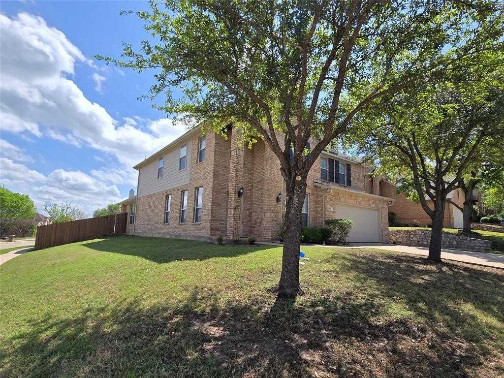 687 Morgan Dr - Photo 3 of 36