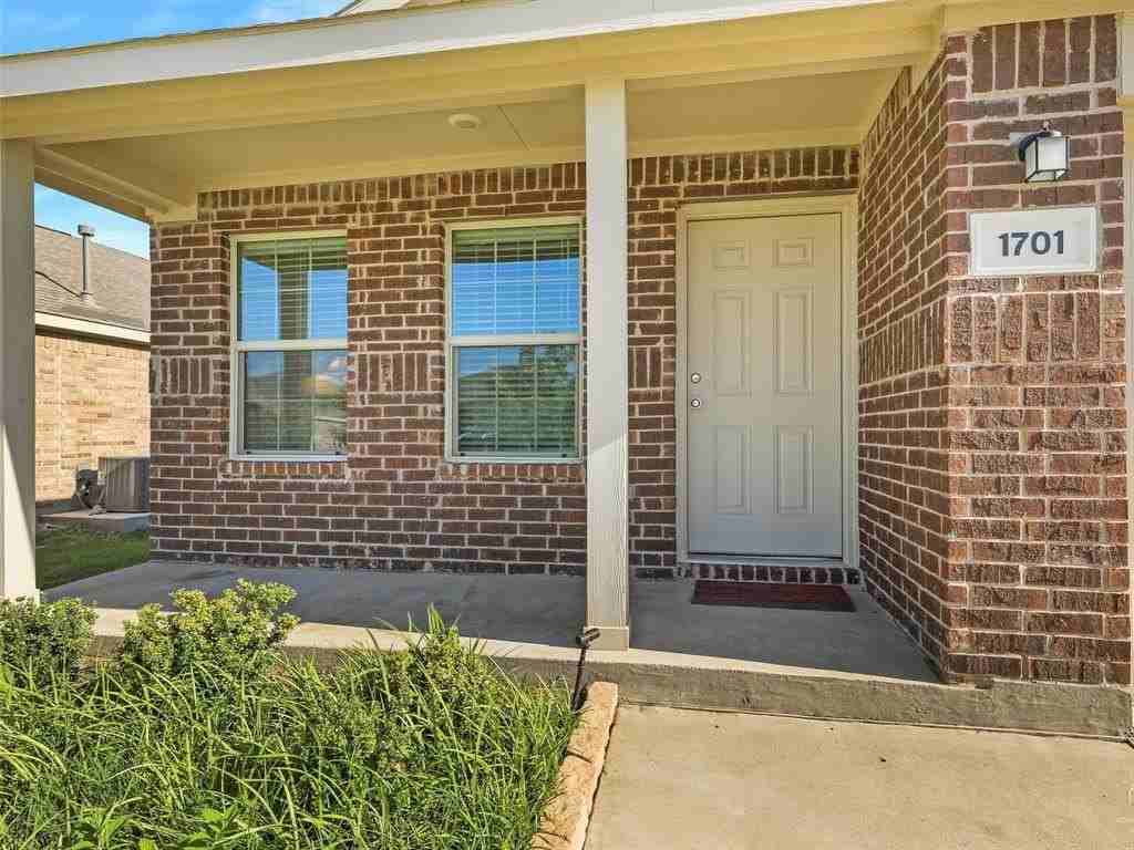 1701 River Crossing Dr - Photo 2 of 19