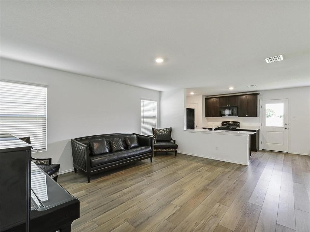 1701 River Crossing Dr - Photo 3 of 19