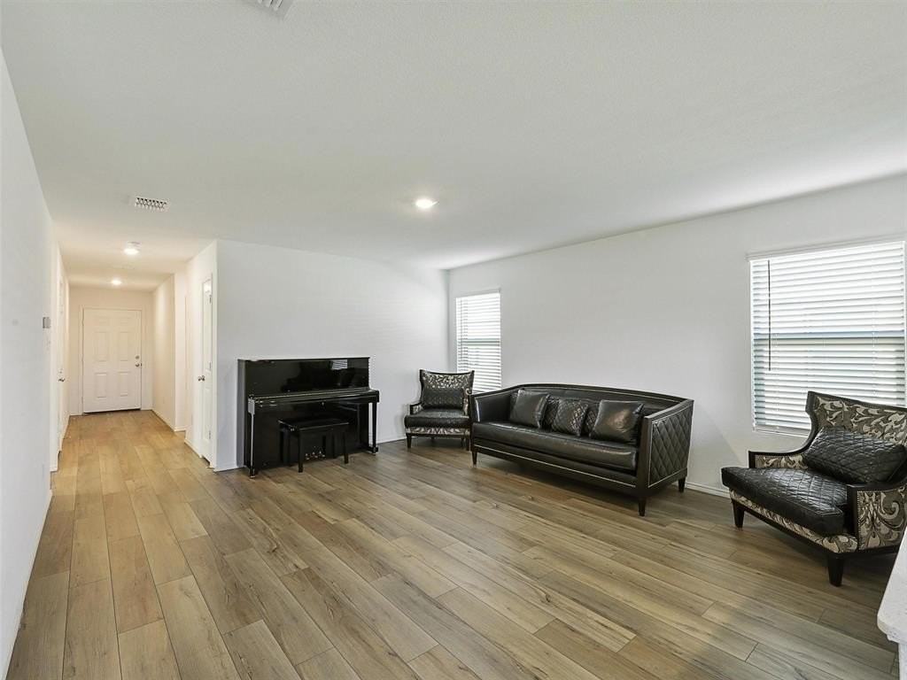 1701 River Crossing Dr - Photo 4 of 19