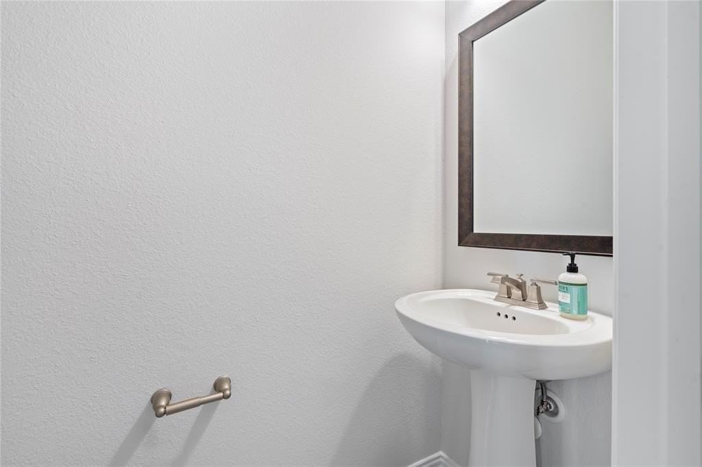 1141 Rusk Way - Photo 6 of 37