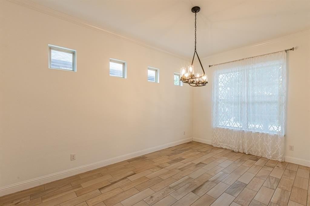 17644 Sequoia Dr - Photo 4 of 38