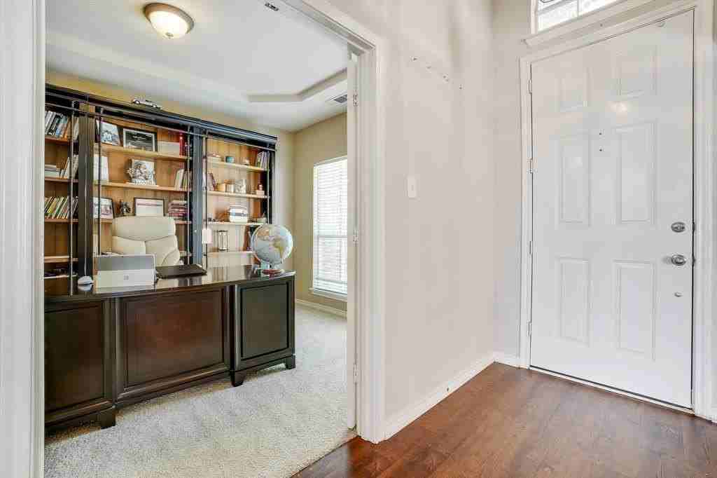 10153 Ferry Farm Ln - Photo 4 of 40