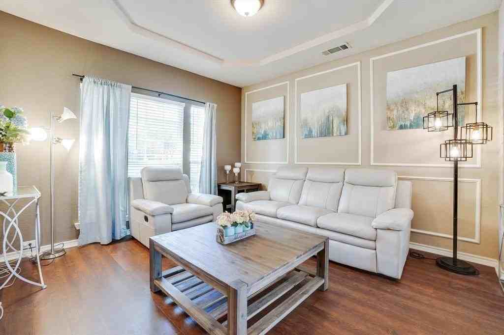 10153 Ferry Farm Ln - Photo 7 of 40