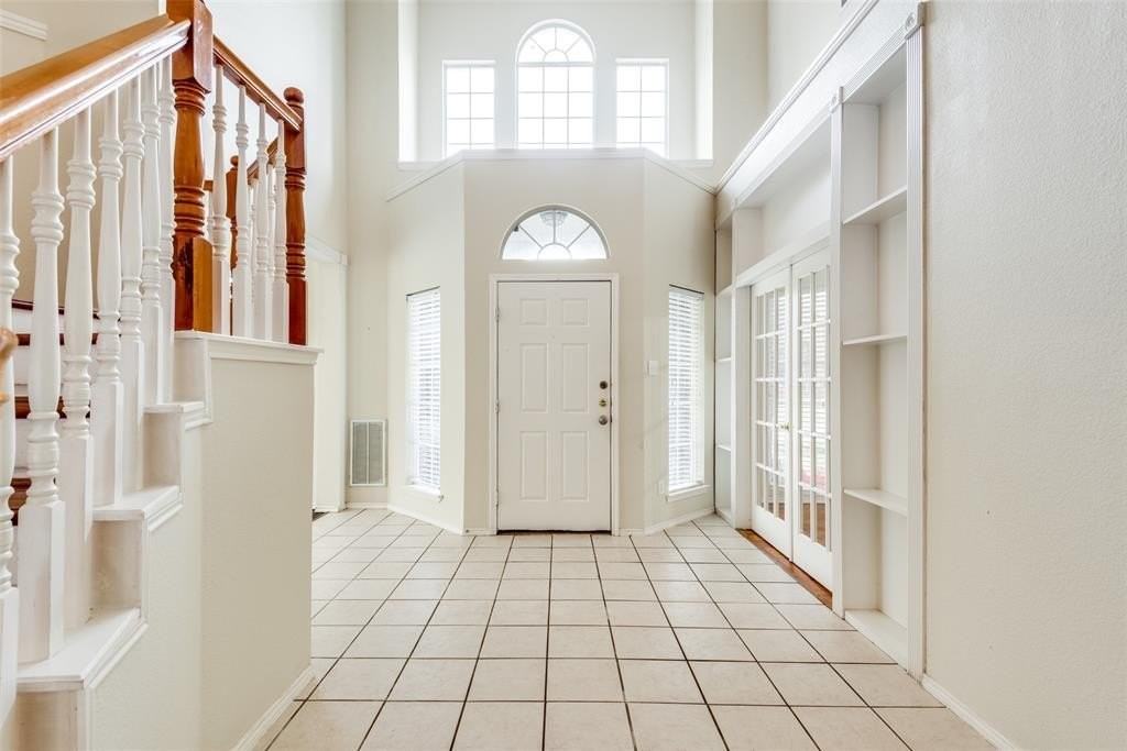 2904 Woods Dr - Photo 2 of 25