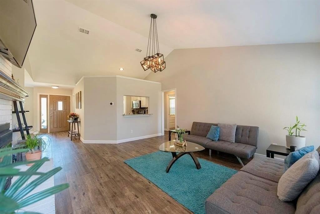 1411 Mapleview Dr - Photo 5 of 16