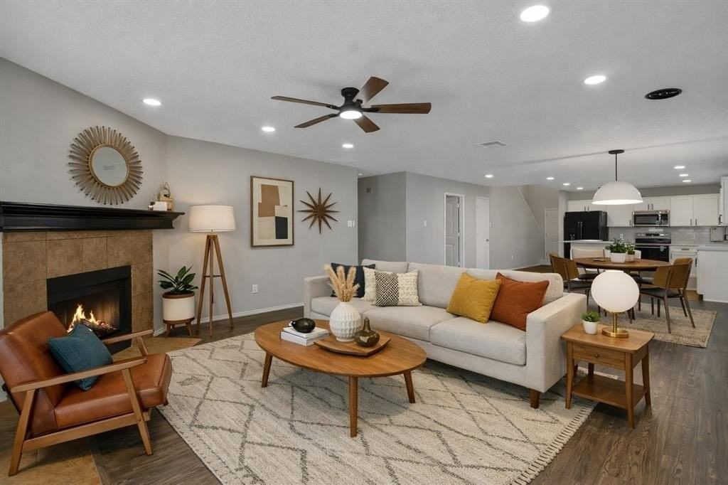 9917 George Bush Dr - Photo 5 of 40