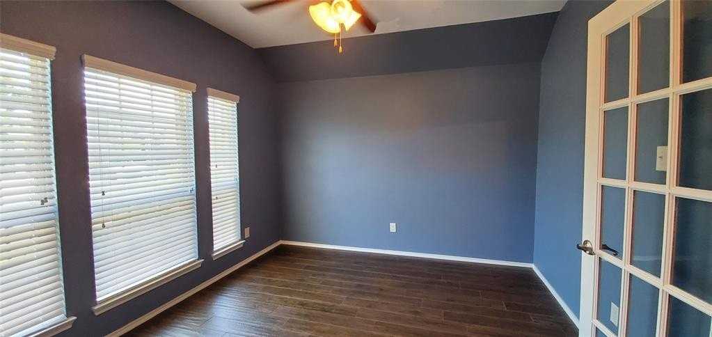 929 Lake Woodland Dr - Photo 2 of 18