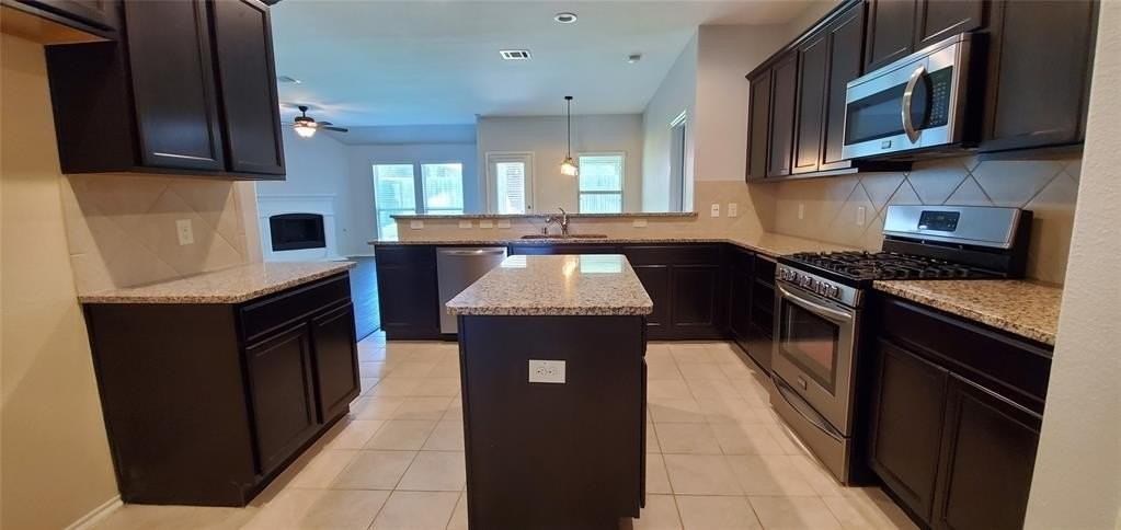 929 Lake Woodland Dr - Photo 5 of 18