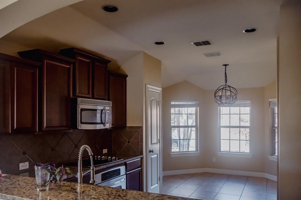 1416 Toucan Dr - Photo 4 of 10