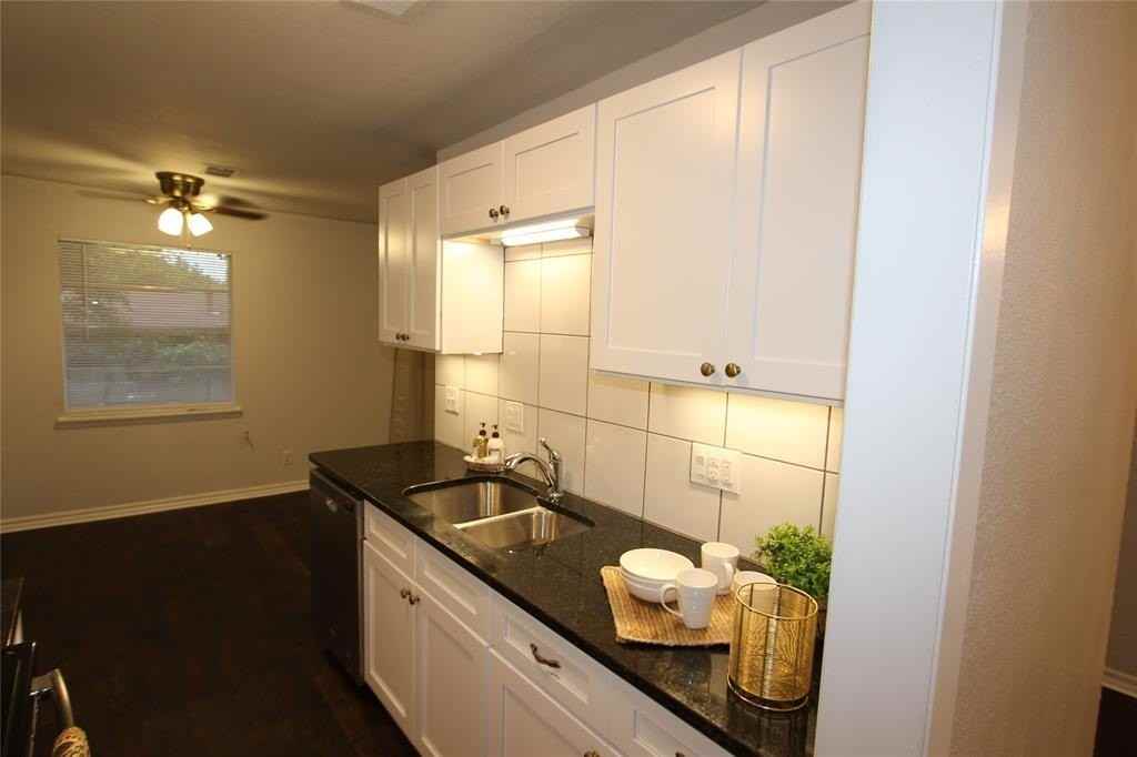 737 Holiday Dr - Photo 2 of 20