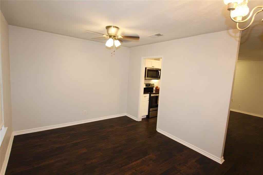 737 Holiday Dr - Photo 3 of 20