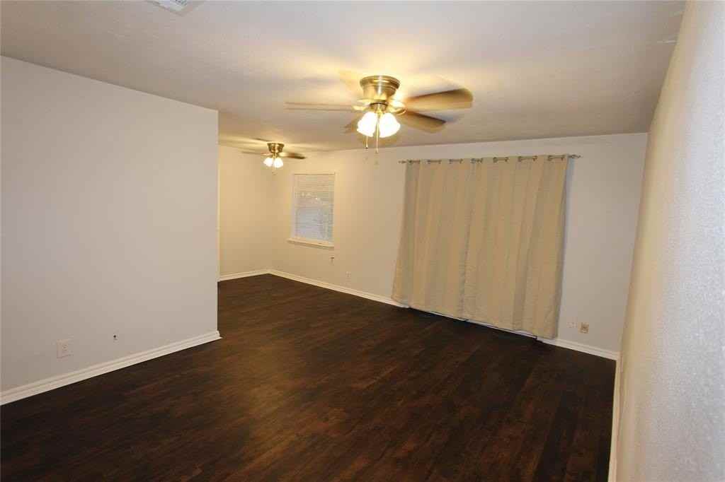 737 Holiday Dr - Photo 5 of 20