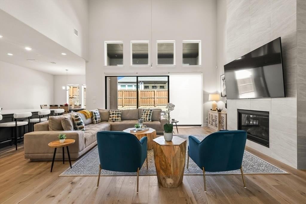 3132 Sherlock Ln - Photo 4 of 40