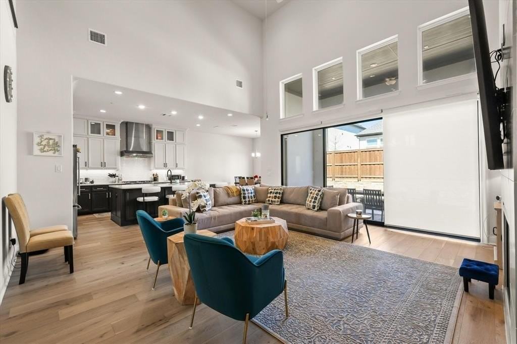 3132 Sherlock Ln - Photo 5 of 40