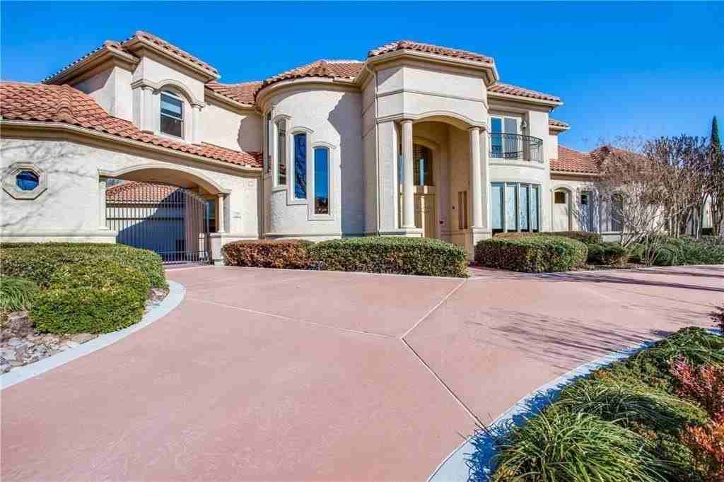 5117 Silver Lake Dr - Photo 2 of 38