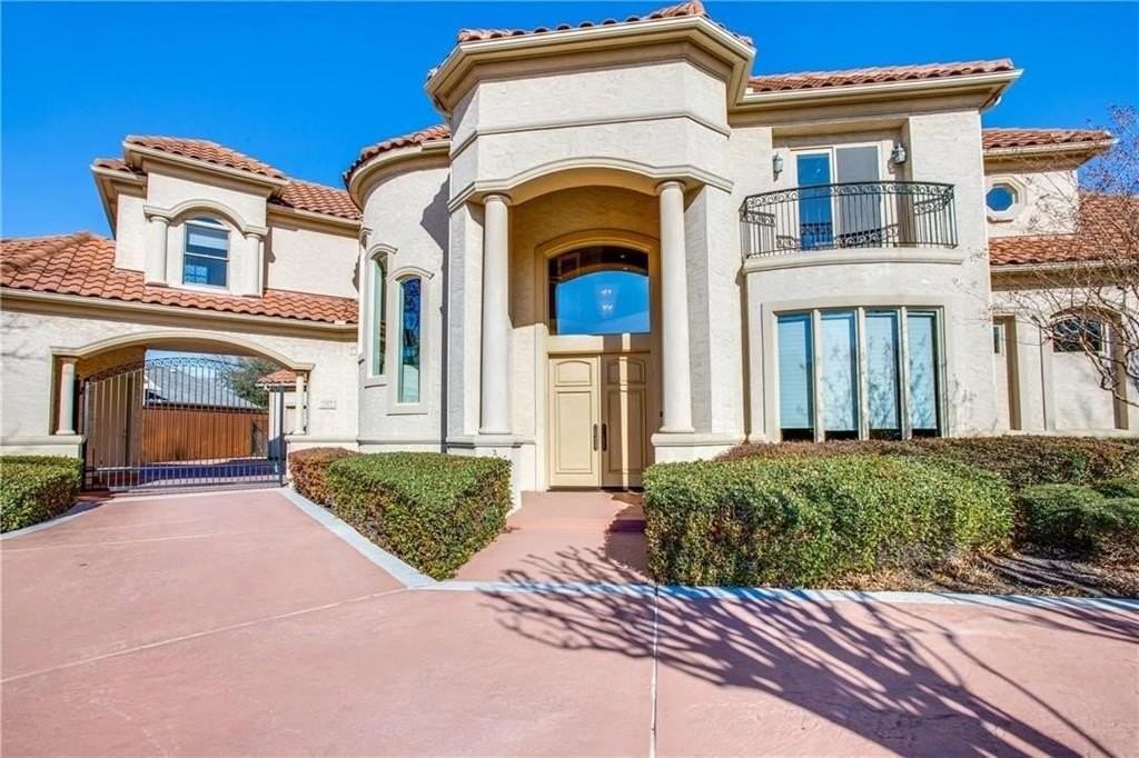 5117 Silver Lake Dr - Photo 3 of 38