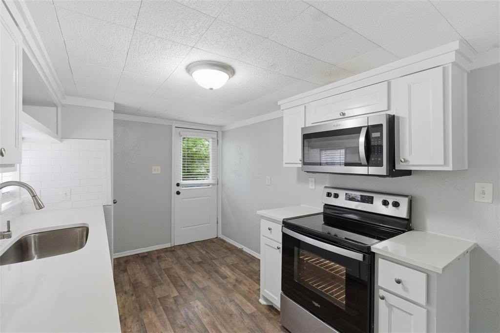 127 E Walker St - Photo 2 of 24