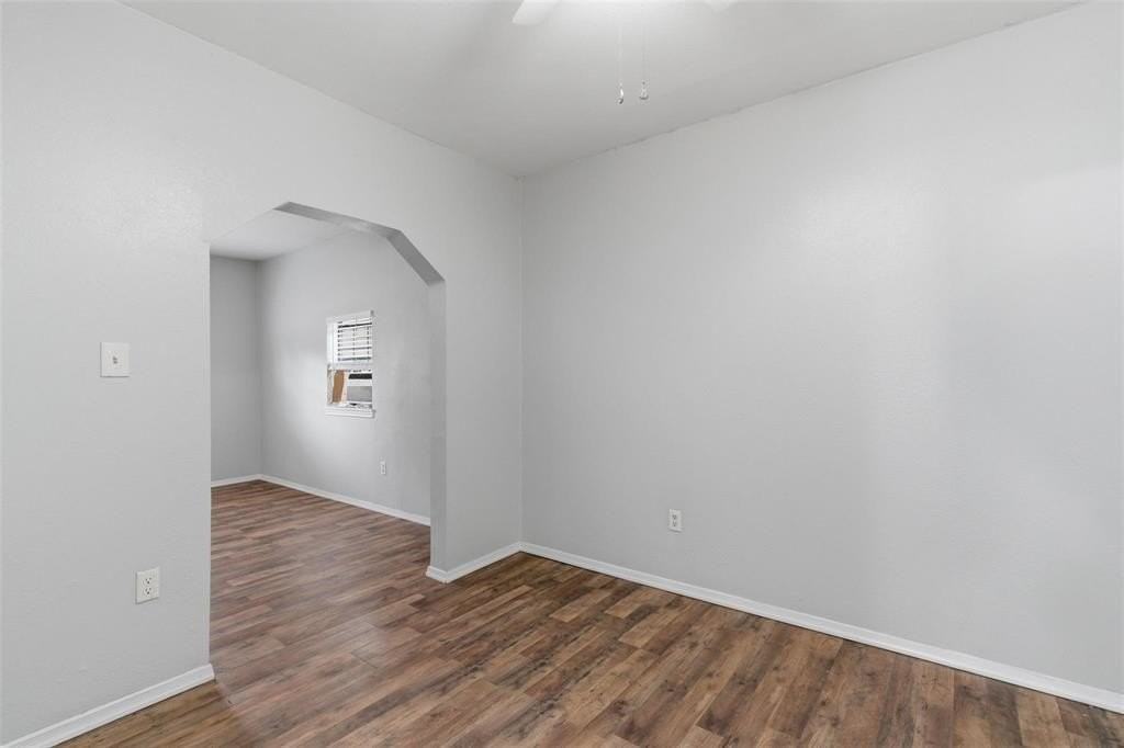 127 E Walker St - Photo 5 of 24