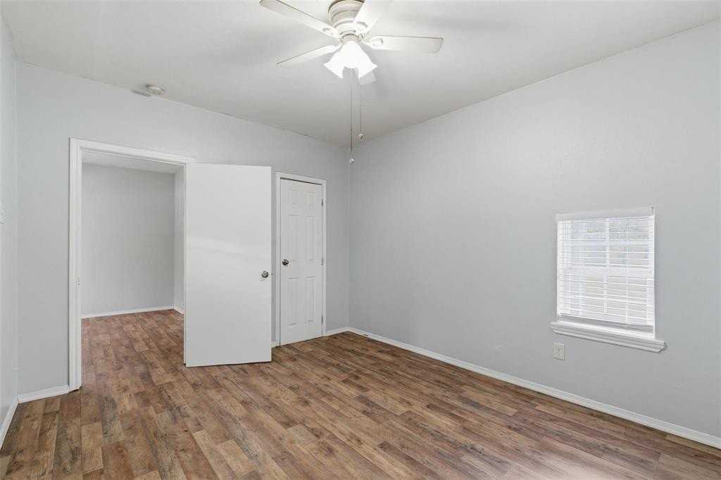 127 E Walker St - Photo 7 of 24