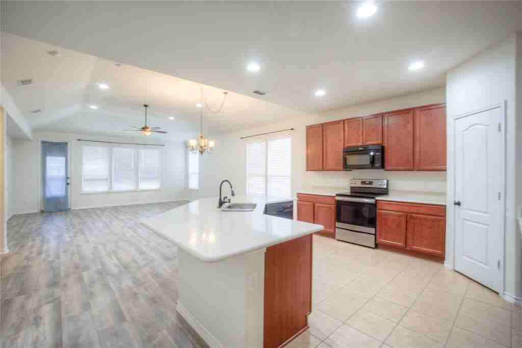 5633 Ridge Lake Dr - Photo 4 of 23