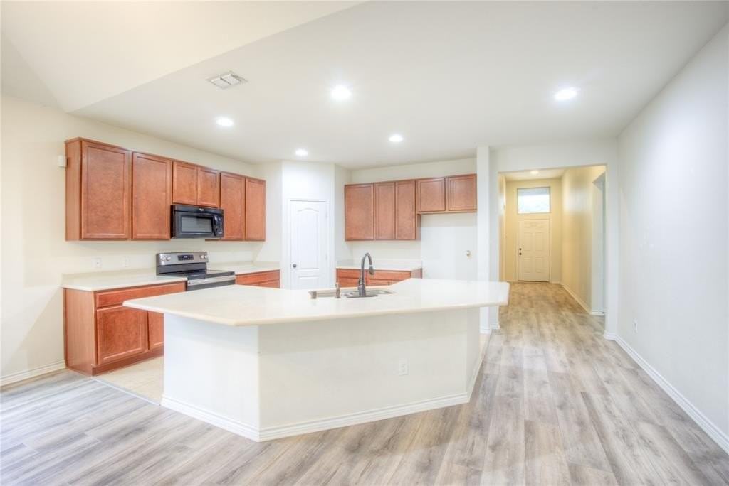 5633 Ridge Lake Dr - Photo 5 of 23