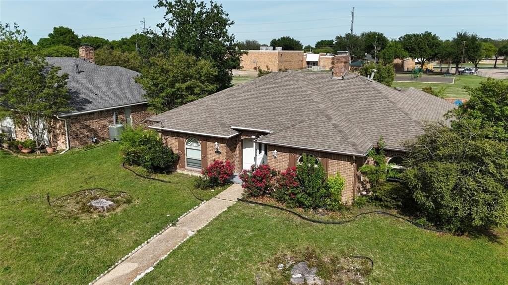 613 Palomar Ln - Photo 3 of 38