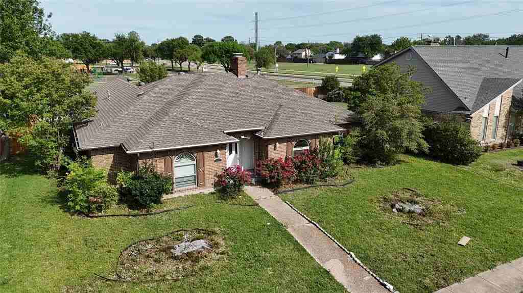 613 Palomar Ln - Photo 4 of 38