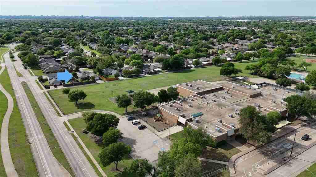 613 Palomar Ln - Photo 6 of 38