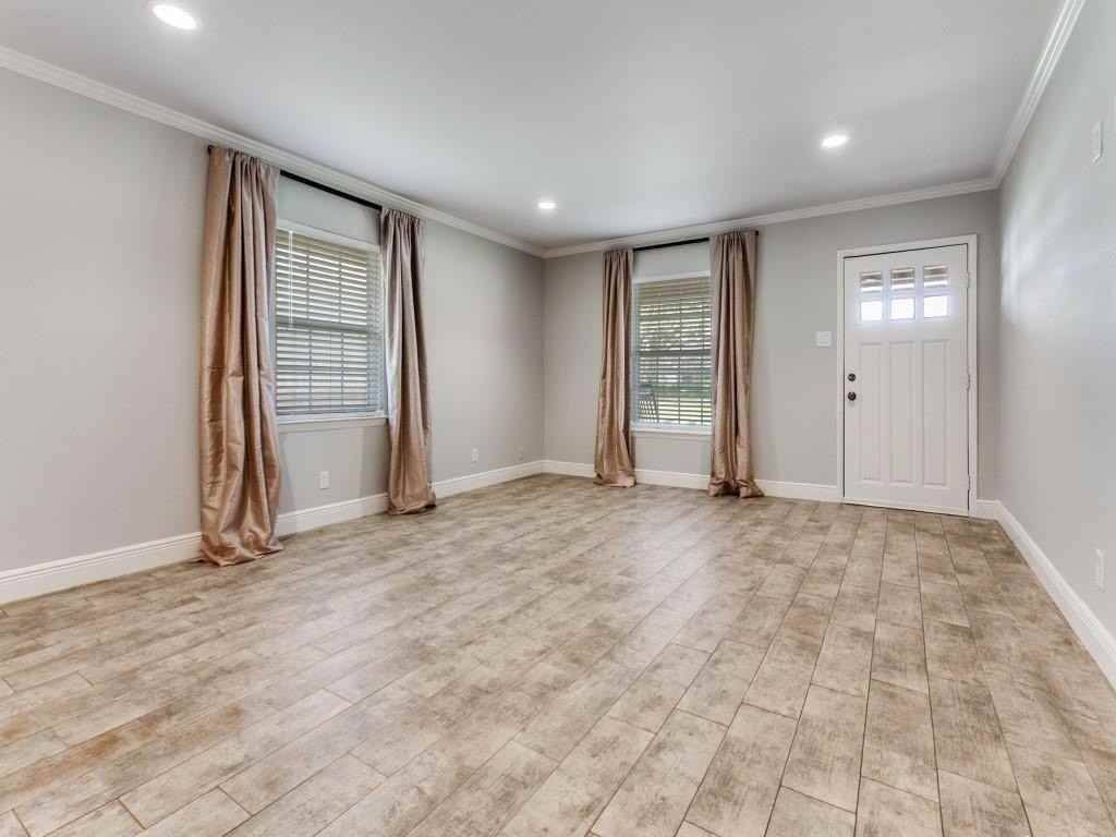 7130 Rutgers Dr - Photo 4 of 22