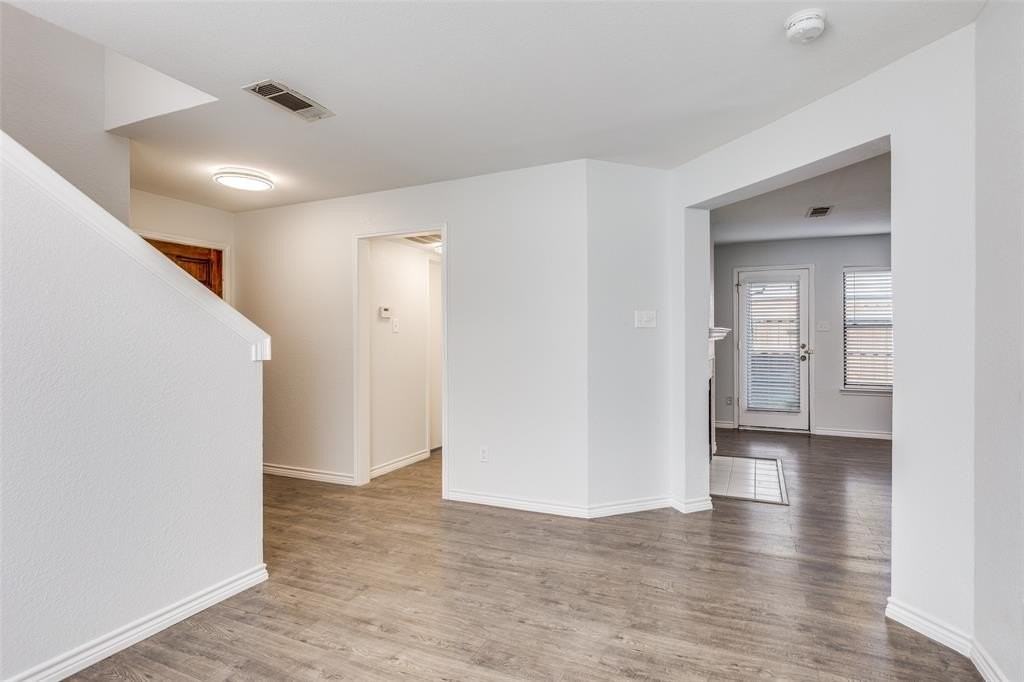 781 Chateau Ln - Photo 3 of 12