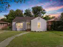 featured image of 713 E Franklin St