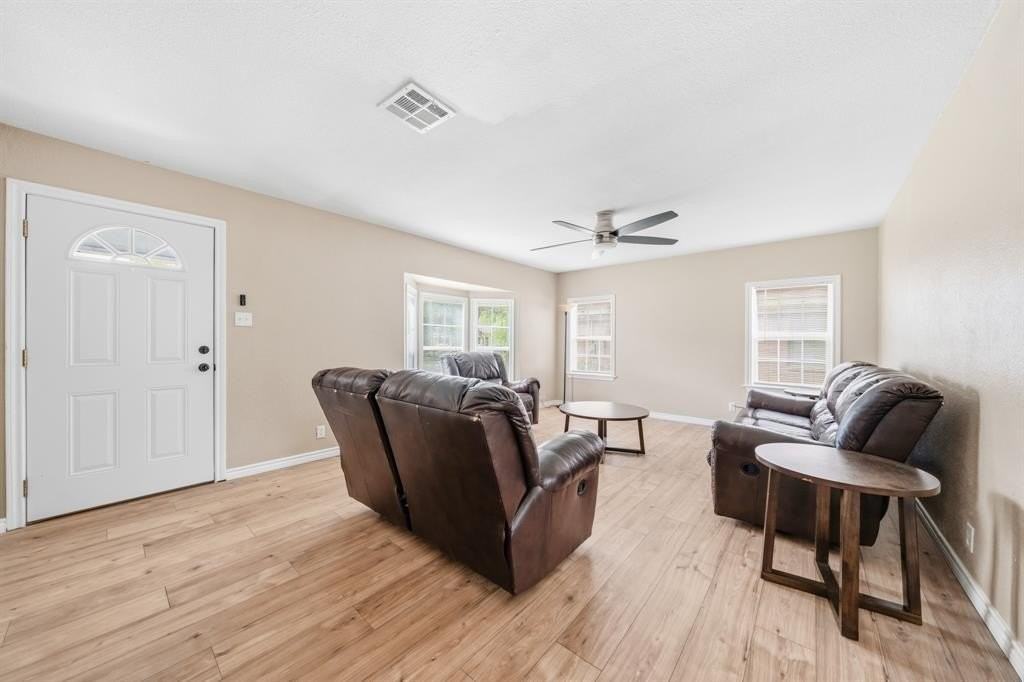 713 E Franklin St - Photo 3 of 21