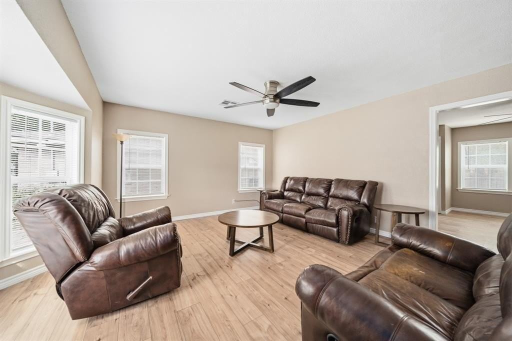 713 E Franklin St - Photo 4 of 21