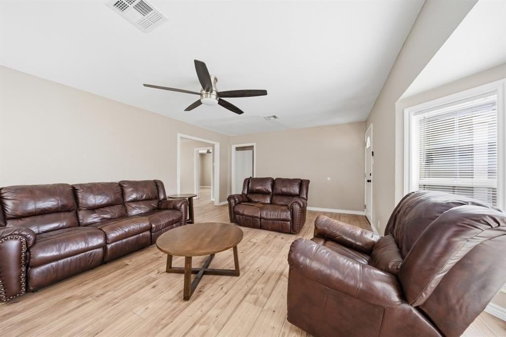 713 E Franklin St - Photo 5 of 21