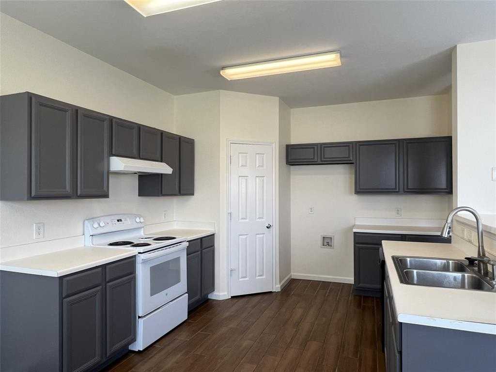 2323 Dogwood Dr - Photo 6 of 17