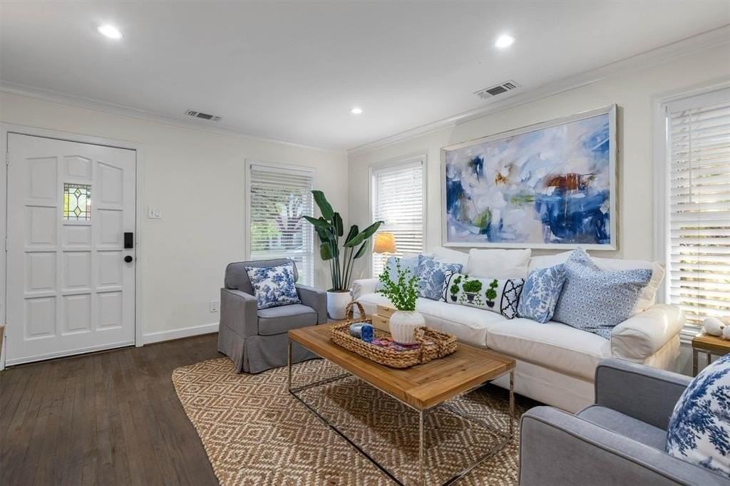 6514 Kenwell St - Photo 5 of 40