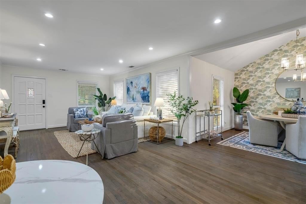 6514 Kenwell St - Photo 7 of 40