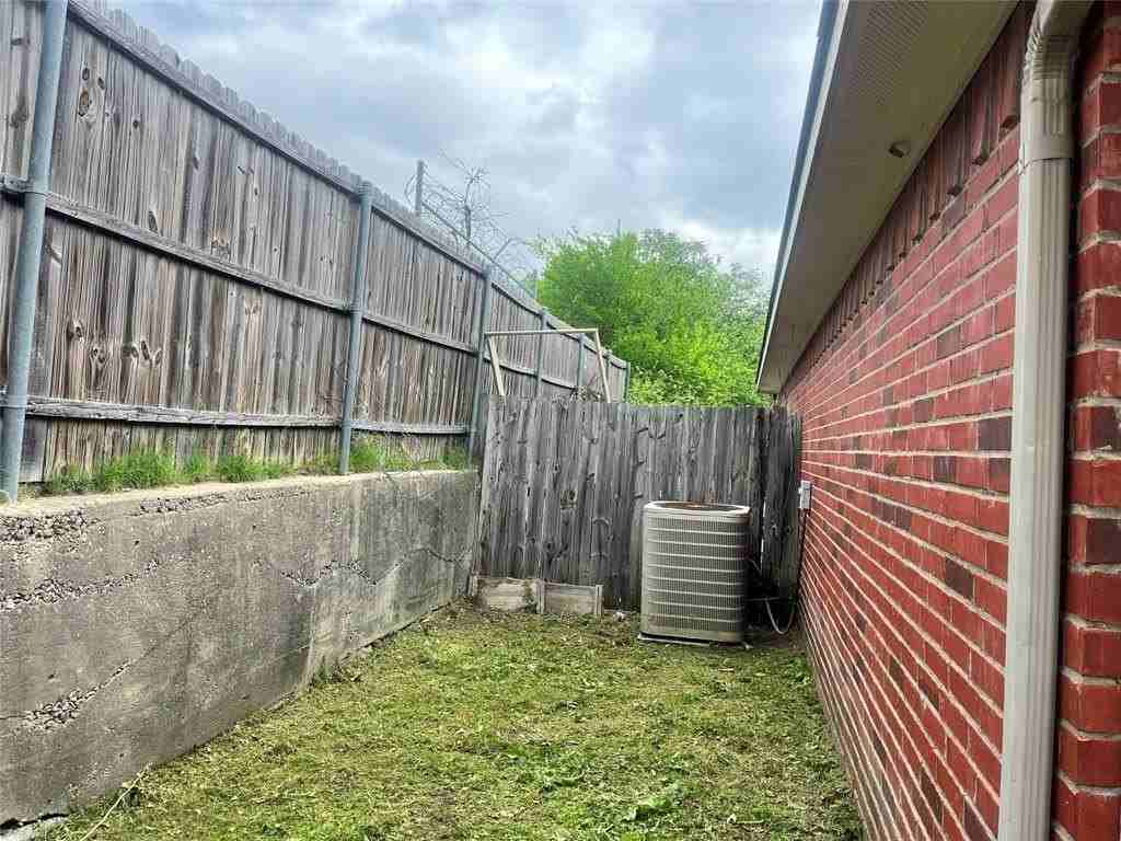 1117 Weston Dr - Photo 3 of 25