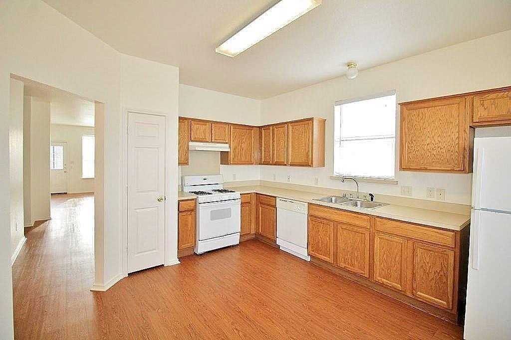 2620 Fondren Rd - Photo 6 of 21