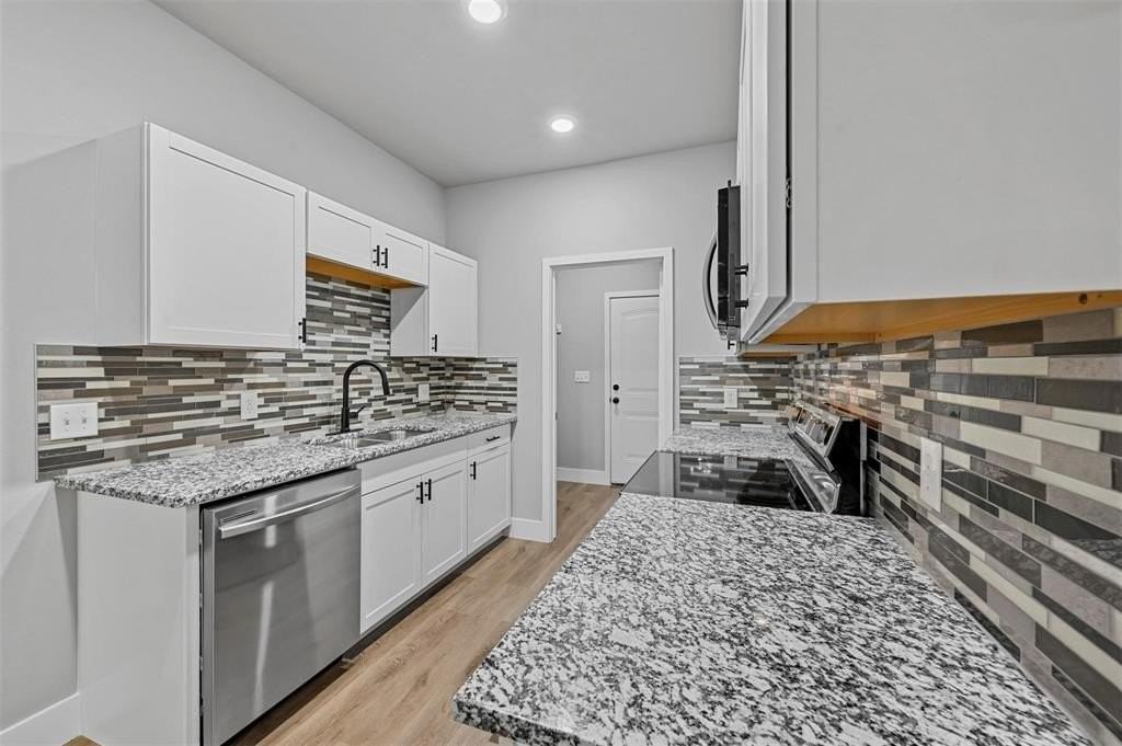 6147 Shawnee Dr - Photo 4 of 19