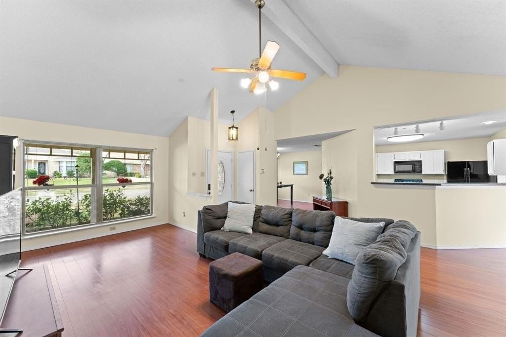 626 Brittany Dr - Photo 4 of 17