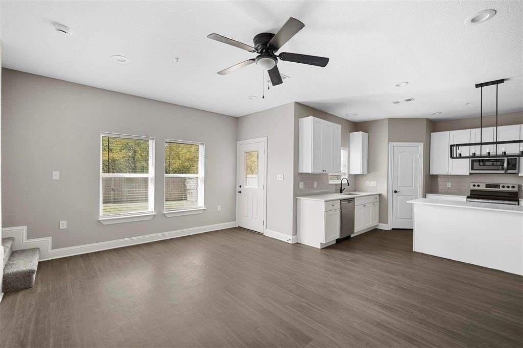 1003 Debby Ct - Photo 4 of 25