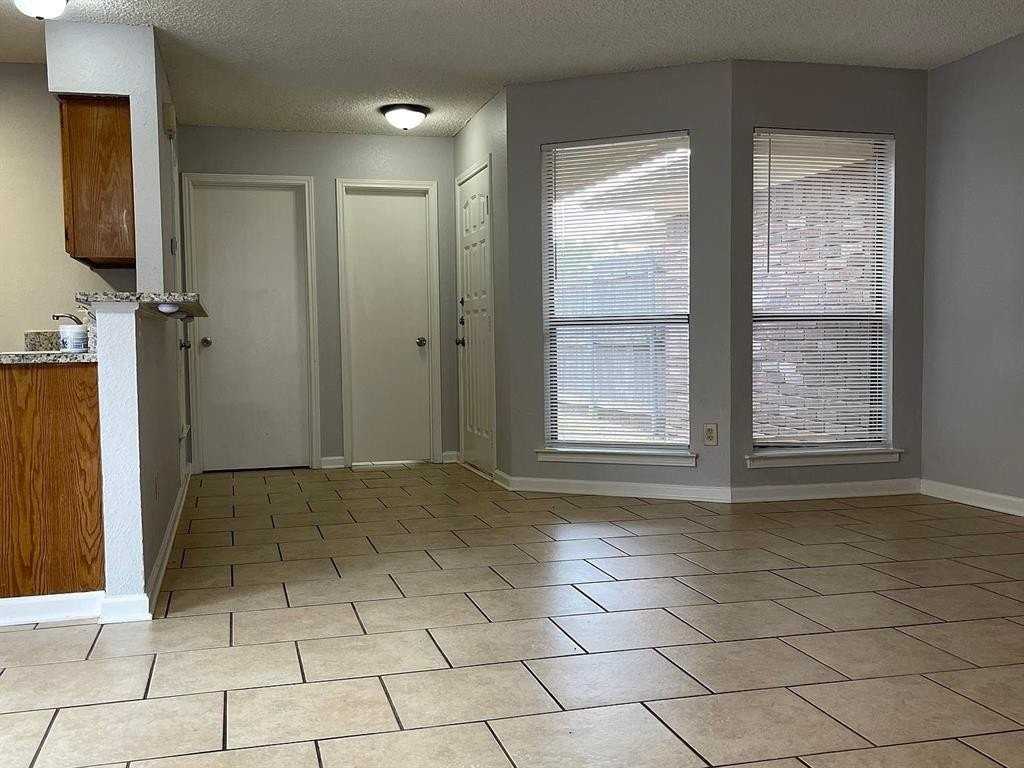 6715 Crestmont Ct #6715 - Photo 4 of 20