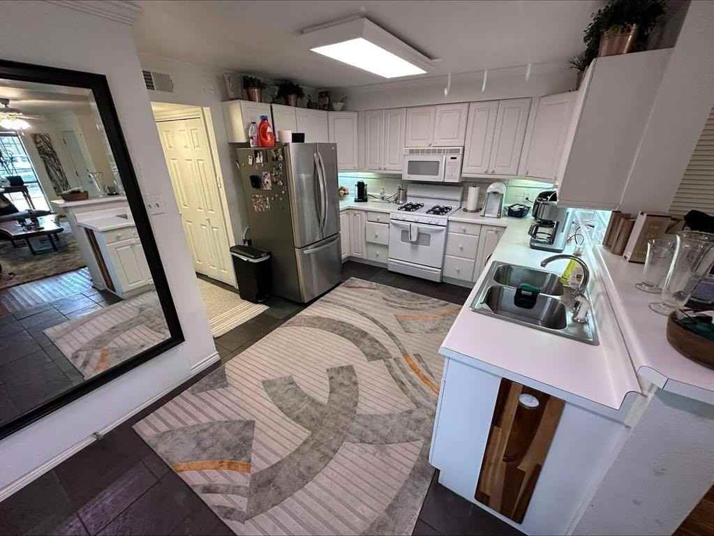 4222 Newton Ave #101 - Photo 4 of 10