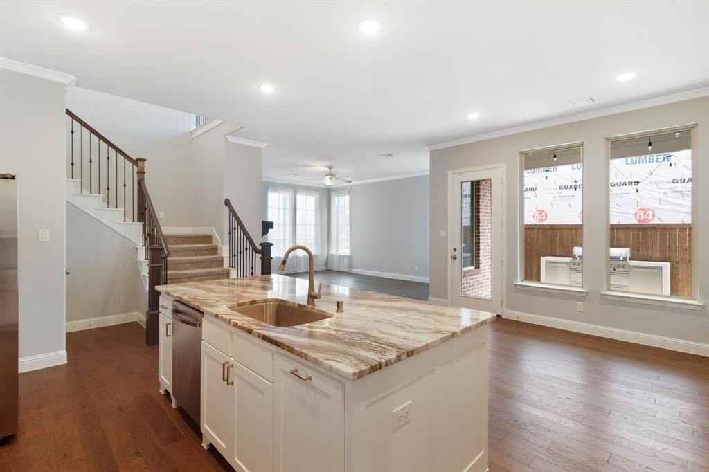 4349 Curtiss Dr - Photo 7 of 18