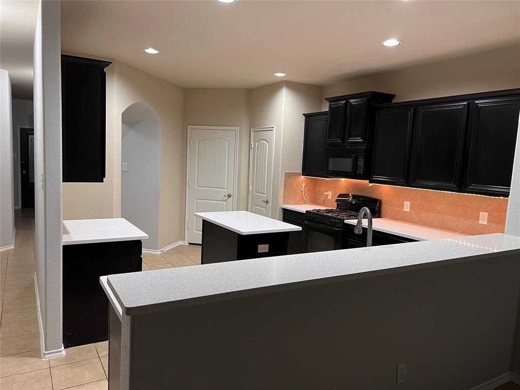 1111 Bexar Ave - Photo 4 of 20