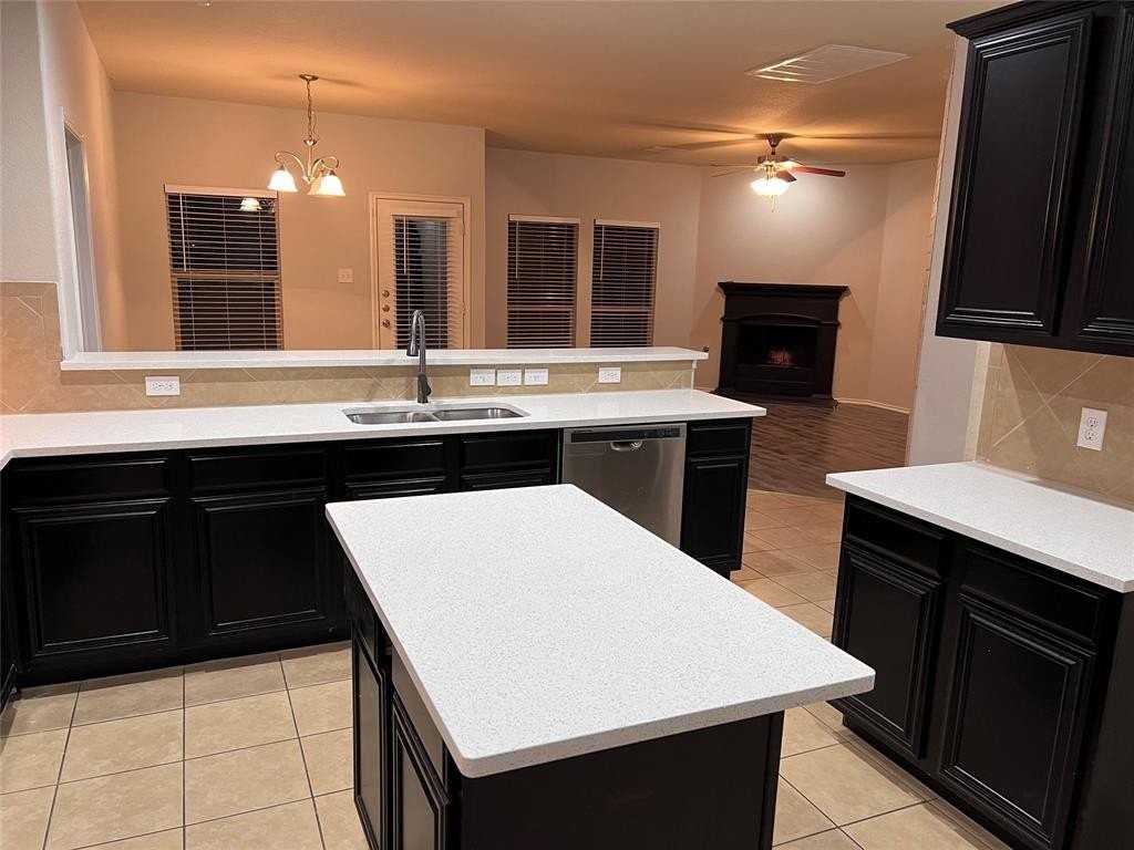 1111 Bexar Ave - Photo 5 of 20